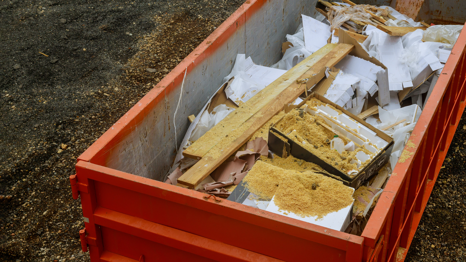 The Pros and Cons of Junk Removal vs Dumpster Rental